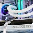Computador King Mod Gamer-PC Ryzen 7 9800X3D 32GB DDR5 2TB RTX 5080 WiFi W11 - White Edition image number null